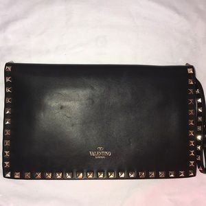 Valentino Garavani Rockstud clutch in black